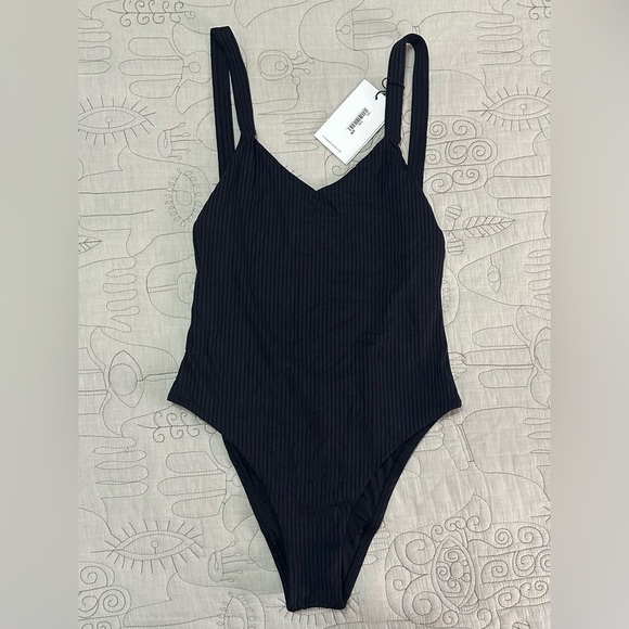 NEW Vitamin A Leah Ribbed One Piece Swimsuit M Sz 8 Black Classic - Picture 4 of 9